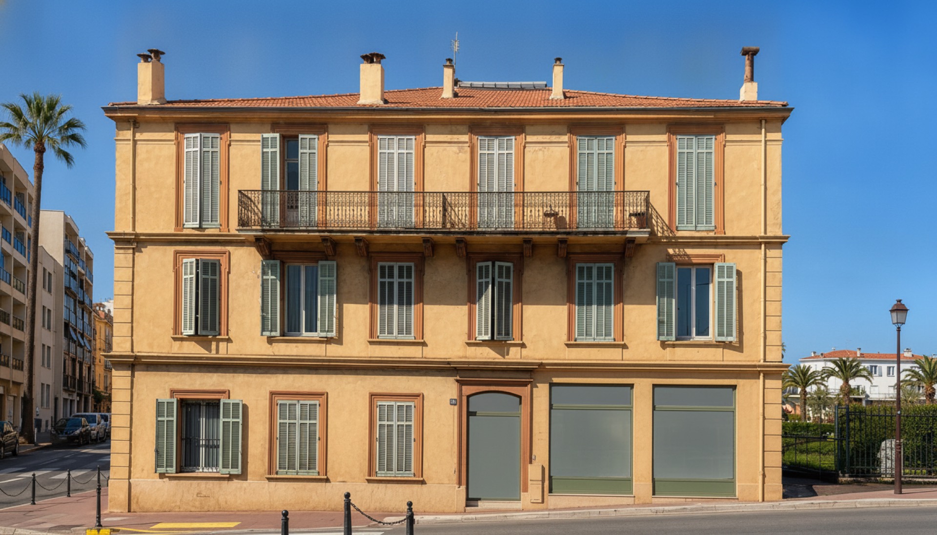 L'immeuble au coucher du soleil
